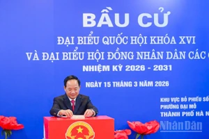 Đồng chí Trịnh Văn Quyết, Ủy viên Bộ Chính trị, Bí thư Trung ương Đảng, Trưởng ban Tuyên giáo và Dân vận Trung ương tiến hành bỏ phiếu bầu cử đại biểu Quốc hội khóa XVI và đại biểu Hội đồng nhân dân các cấp nhiệm kỳ 2026-2031.