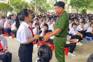 Tuyên truyền giáo dục pháp luật cho học sinh tại tỉnh Đồng Tháp.
