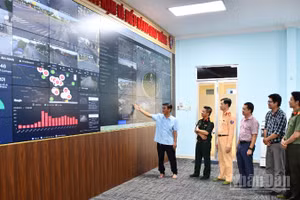 Kiểm tra Trung tâm giám sát điều hành giao thông của Công an tỉnh Đồng Tháp.