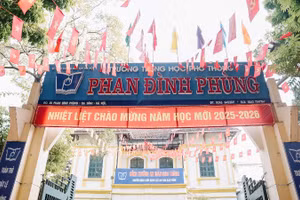 Trường trung học phổ thông Phan Đình Phùng được Ủy ban nhân dân thành phố Hà Nội đã quyết định thành lập ngày 10/3/1973. 