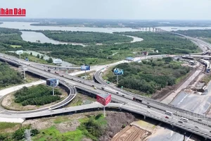 [Video] Yêu cầu báo kết quả xử lý vụ thi công lại tường chắn ở vành đai 3 TP Hồ Chí Minh trước 12/3