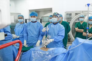 [Video] Hồi phục “thần tốc” chỉ sau 3 giờ mổ thoát vị đĩa đệm 