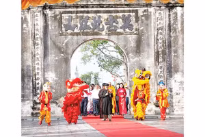 Nghi lễ dâng hương tại Lễ Cáo yết mở hội tại Lễ hội mùa thu Côn Sơn-Kiếp Bạc năm 2025.