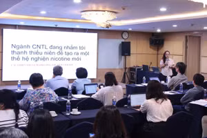 Các chuyên gia lĩnh vực y tế chia sẻ thông tin tại hội thảo