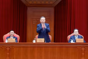 Tổng Bí thư Tô Lâm và các đồng chí lãnh đạo Đảng, Nhà nước chủ trì gặp mặt thành viên các Tiểu ban chuẩn bị Đại hội XIV của Đảng và Ban Chỉ đạo tổng kết 40 năm đổi mới. (Ảnh: ĐĂNG KHOA)