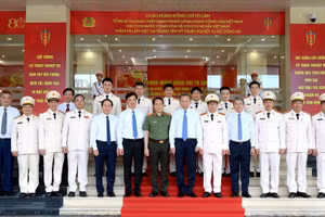 Tổng Bí thư, Chủ tịch nước Tô Lâm và các đại biểu dự cuộc làm việc tại Trung tâm Kỹ thuật nghiệp vụ, Bộ Công an.(Ảnh: ĐĂNG KHOA)