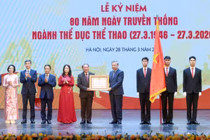 Tổng Bí thư Tô Lâm trao Huân chương Lao động Hạng nhất tặng Cục Thể dục Thể thao Việt Nam (Bộ Văn hoá, Thể thao và Du lịch). (Ảnh: ĐĂNG KHOA)