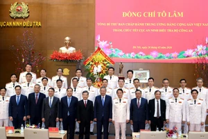 Tổng Bí thư Tô Lâm thăm, chúc Tết cán bộ, chiến sĩ Cục An ninh điều tra, Bộ Công an. (Ảnh: ĐĂNG KHOA)