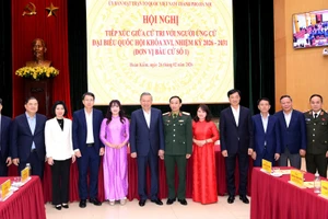 Tổng Bí thư Tô Lâm và các đại biểu dự Hội nghị tiếp xúc giữa cử tri với người ứng cử đại biểu Quốc hội khóa XVI, nhiệm kỳ 2026-2031, đơn vị bầu cử số 1, thành phố Hà Nội. (Ảnh: ĐĂNG KHOA)