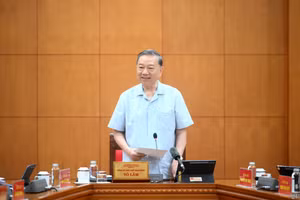 Tổng Bí thư, Chủ tịch nước Tô Lâm chủ trì cuộc làm việc của Thường trực Ban Chỉ đạo Trung ương về phát triển khoa học công nghệ, đổi mới sáng tạo và chuyển đổi số, cho ý kiến về công tác nghiên cứu khoa học cơ bản phục vụ phát triển đất nước trong giai đoạn mới. (Ảnh: ĐĂNG KHOA)