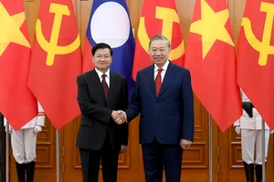 Tổng Bí thư Tô Lâm với Tổng Bí thư, Chủ tịch nước Lào Thongloun Sisoulith tại Trụ sở Trung ương Đảng. (Ảnh: ĐĂNG KHOA)