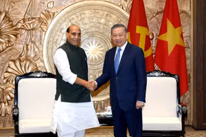 Tổng Bí thư, Chủ tịch nước Tô Lâm và Bộ trưởng Quốc phòng Ấn Độ Rajnath Singh. (Ảnh: ĐĂNG KHOA)