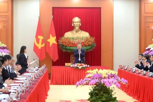 Tổng Bí thư Tô Lâm chủ trì làm việc với các Tổ Biên tập về tổng kết 100 năm Đảng lãnh đạo cách mạng Việt Nam và 40 năm thực hiện Cương lĩnh xây dựng đất nước trong thời kỳ quá độ lên Chủ nghĩa xã hội. (Ảnh: ĐĂNG KHOA)