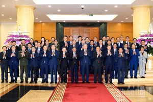 Tổng Bí thư Tô Lâm và các đồng chí lãnh đạo Đảng, Nhà nước và các đại biểu tham dự Hội nghị bố quyết định của Bộ Chính trị thành lập Hội đồng Lý luận Trung ương nhiệm kỳ 2026-2031. (Ảnh: ĐĂNG KHOA)