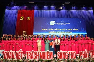 Ban Chấp hành Hội Liên hiệp Phụ nữ Tây Ninh khóa I, nhiệm kỳ 2025-2030 ra mắt Đại hội.