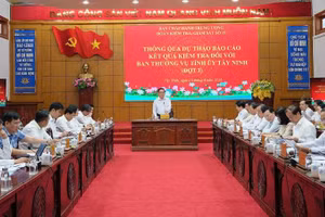 Đại tướng Nguyễn Trọng Nghĩa, Ủy viên Bộ Chính trị, Bí thư Trung ương Đảng, Chủ nhiệm Tổng cục Chính trị Quân đội nhân dân Việt Nam chủ trì hội nghị.