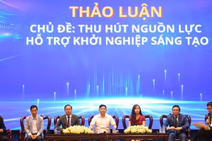 Các chuyên gia, nhà quản lý và doanh nghiệp thảo luận chủ đề thu hút nguồn lực hỗ trợ khởi nghiệp sáng tạo.