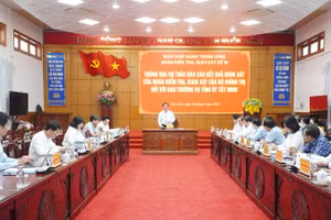 Đoàn kiểm tra, giám sát số 19 của Bộ Chính trị do Đại tướng Nguyễn Trọng Nghĩa, Ủy viên Bộ Chính trị, Chủ nhiệm Tổng cục Chính trị Quân đội làm Trưởng đoàn đã làm việc với Ban Thường vụ Tỉnh ủy Tây Ninh.