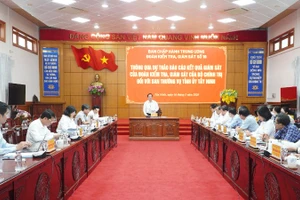 Đoàn kiểm tra, giám sát số 19 của Bộ Chính trị do Đại tướng Nguyễn Trọng Nghĩa, Ủy viên Bộ Chính trị, Chủ nhiệm Tổng cục Chính trị Quân đội làm Trưởng đoàn đã làm việc với Ban Thường vụ Tỉnh ủy Tây Ninh.