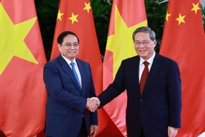 Thủ tướng Phạm Minh Chính với Thủ tướng Trung Quốc Lý Cường. 