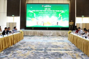 Diễn đàn chính sách phát triển thương mại trong nước.