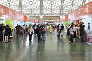 Hội chợ Mùa Thu lần thứ I-2025 đã trở thành điểm hẹn giao thương quy mô lớn, nơi doanh nghiệp trong và ngoài nước. (Ảnh: KIM DUNG)
