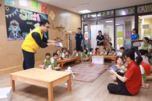Những thí nghiệm khoa học thú vị luôn hấp dẫn trẻ tò mò và say mê khám phá, đã được bổ sung vào các lớp năng khiếu tại Cung Thiếu nhi Hà Nội. Nguồn: Cung Thiếu nhi Hà Nội
