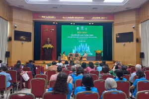 Quang cảnh Hội thảo “Chuyển đổi giao thông xanh" do Sở Nông nghiệp và Môi trường Hà Nội tổ chức.