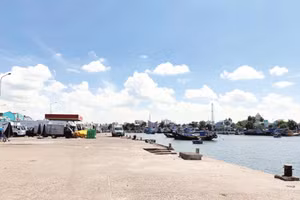 Cảng cá Phan Thiết được vệ sinh thường xuyên trong ngày.