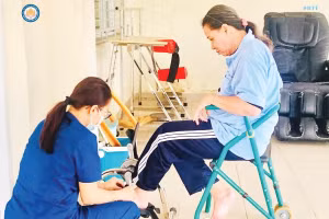 Hoạt động thăm khám sức khỏe tại Trung tâm bảo trợ Người tàn tật Hiệp Bình Chánh.