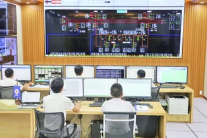 Phòng điều độ Công ty điện lực Hưng Yên điều hành phân phối điện.