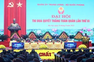 Đoàn Chủ tịch Đại hội Thi đua Quyết thắng toàn quân lần thứ XI. (Ảnh: ĐĂNG KHOA)