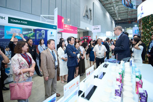 Khách tham quan tìm hiểu các giải pháp công nghệ tại Triển lãm ProPak Vietnam 2025. Sự kiện năm 2026 dự kiến tiếp tục giới thiệu nhiều công nghệ mới trong lĩnh vực xử lý, chế biến và đóng gói.