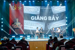 Sinh viên Trường Đại học Vinh tham gia nhiều hoạt động tương tác. (Ảnh: ĐSQ Anh)