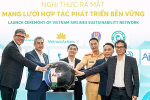 Các đơn vị thực hiện nghi thức ký kết Quy chế phối hợp vận chuyển mô, tạng nhân đạo.