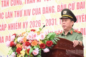 Thiếu tướng Nguyễn Hữu Hợp, Bí thư Đảng ủy, Giám đốc Công an thành phố Đà Nẵng phát lệnh ra quân toàn lực lượng. (Ảnh: ANH ĐÀO)