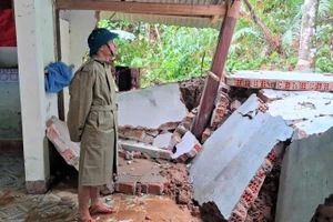 Mưa lũ gây sạt lở nặng trên địa bàn xã A Vương.