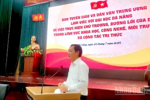 Đồng chí Huỳnh Thành Đạt, Phó Trưởng Ban Tuyên giáo và Dân vận Trung ương phát biểu tại buổi làm việc. (Ảnh: ĐÌNH TĂNG)