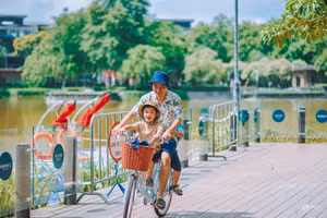 Nếu để ý quan sát một chút, cha mẹ sẽ thấy rằng cơ hội để con trải nghiệm ở khắp mọi nơi. Ảnh: Trang Nguyễn