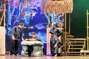Cảnh trong vở cải lương Từ Việt Bắc về Hà Nội, công diễn tại Nhà hát Lớn, Hà Nội, tháng 8/2025.