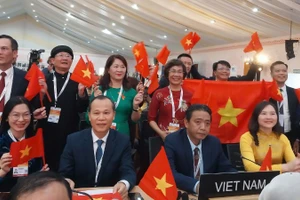 Thay mặt Việt Nam và cộng đồng thực hành di sản Nghề làm tranh dân gian Đông Hồ, Thứ trưởng Văn hóa, Thể thao và Du lịch, Phó Chủ tịch Ủy ban quốc gia UNESCO Việt Nam Hoàng Đạo Cương và Phó Chủ tịch Thường trực Ủy ban nhân dân tỉnh Bắc Ninh Mai Sơn đã phát biểu đáp từ và cam kết thực hiện những giải pháp bảo tồn, phát huy giá trị di sản sau khi được ghi danh.