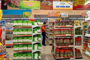 Phát triển các sản phẩm lưu niệm, hàng OCOP và sản phẩm mang bản sắc văn hóa Việt Nam sẽ gia tăng trải nghiệm mua sắm của khách hàng. (Ảnh: SATRA)