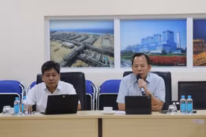 Giám đốc Nhà máy Nhiệt điện Vĩnh Tân 4 Vũ Thanh Hải phát biểu chỉ đạo tại hội nghị.