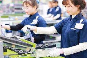 Sản xuất thiết bị di động tại Công ty trách nhiệm hữu hạn Samsung Electronics Việt Nam Thái Nguyên.