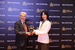 Đại diện Masterise Homes nhận cúp vinh danh tại hạng mục Developer of the Year - Vietnam 2026. (Nguồn ảnh: Real Estate Asia Awards 2026)