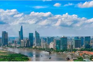 Những công trình chất lượng cao ngày càng trở thành một phần của hạ tầng kinh doanh tại các trung tâm tài chính hiện đại. (Ảnh: QUỲNH TRANG)