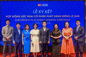 Lễ ký kết hợp đồng đặt mua cổ phần phát hành riêng lẻ SHB.
