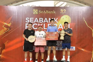 Với lối đánh mạnh mẽ, Trương Vinh Hiển và Nguyễn Hữu Hùng Anh giành chiến thắng tại nội dung "Tứ hùng"