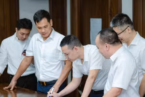 Các cán bộ nhân viên cùng đồng kiến tạo tên gọi của dự án Văn hóa doanh nghiệp tại các CTTV.