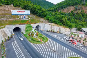 Hầm đường bộ qua Đèo Cả.